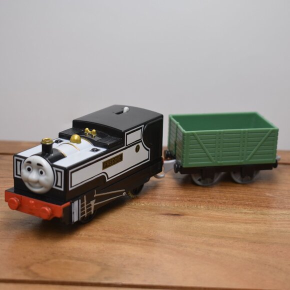 Freddie Trackmaster - Thomas & Friends Motorized Engine Train w/ Cargo Car 2013 - Picture 2 of 9